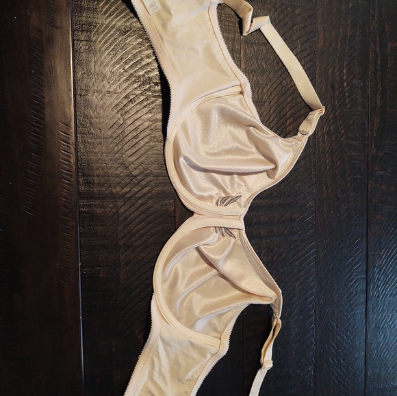 36D bra cream in color unlined - Picture 3 of 3